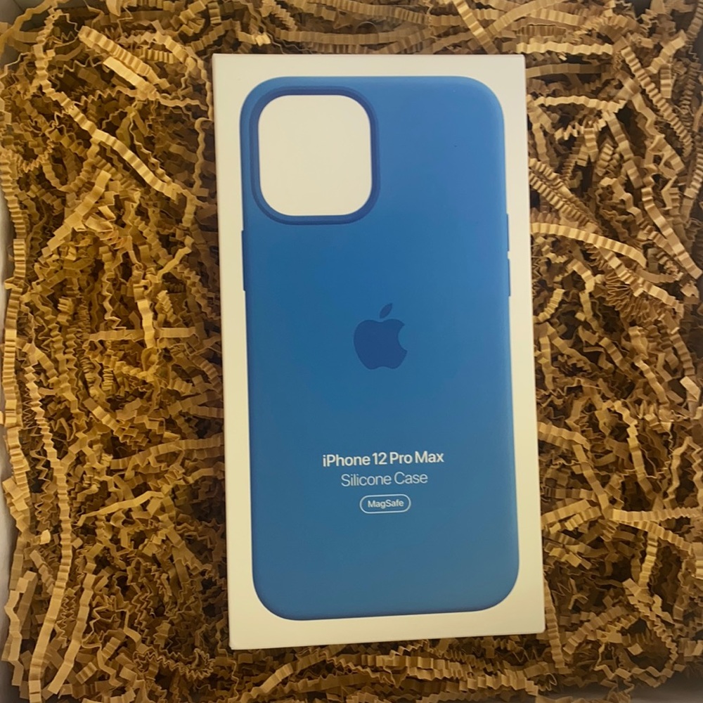 Apple iPhone 12 Pro Max, silicone case.